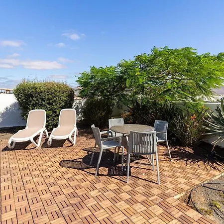 3 Bedroom With Pool And Jacuzzi Вілла