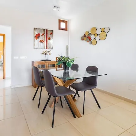 3 Bedroom With Pool And Jacuzzi Вілла