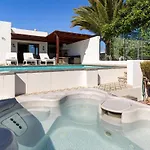 3 Bedroom With Pool And Jacuzzi