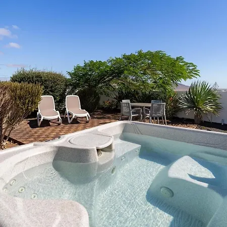 3 Bedroom With Pool And Jacuzzi Βίλα