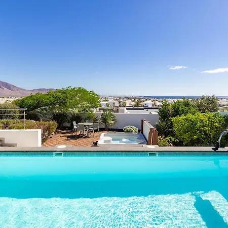 3 Bedroom With Pool And Jacuzzi 빌라 *