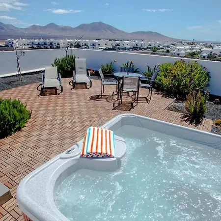 3 Bedroom With Pool And Jacuzzi 플라야블랑카